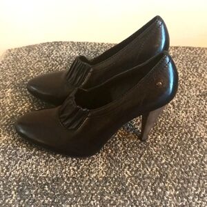 Coach Adra black leather size 6 B  ankle bootie heels